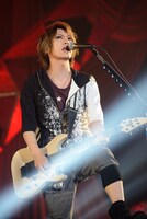 ゴールデンボンバーのライブの様子。(c)テレビ朝日