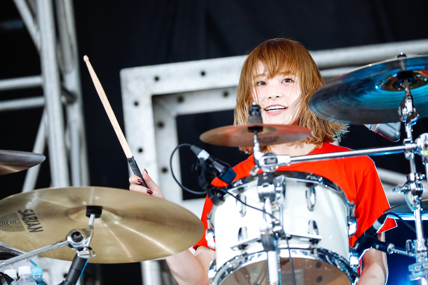 RINA（Dr, Vo）（撮影：上山陽介）