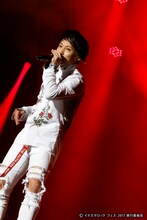 「イナズマロック フェス 2017」UVERworldのステージの様子。