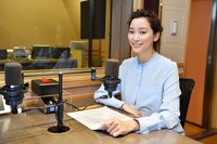 ナレーションをする杏。(c)TBS