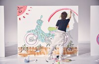 ゴールデンボンバー出演「MAKING OF CUB DESIGN」のワンシーン。