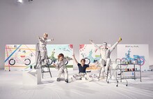 ゴールデンボンバー出演「MAKING OF CUB DESIGN」のワンシーン。