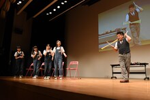 さくら学院「大道芸の授業」1時限目の様子。