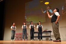さくら学院「大道芸の授業」2時限目の様子。
