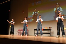 左から田中美空、吉田爽葉香、麻生真彩、岡崎百々子。