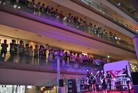 SILENT SIRENによるスペシャルライブの様子。