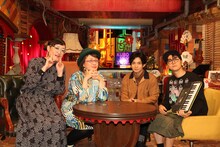 「久保みねヒャダこじらせナイト」出演者。左から能町みね子、久保ミツロウ、千葉雄大、ヒャダイン。(c)フジテレビ