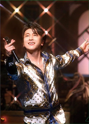 及川光博「及川光博ワンマンショーツアー2017『FUNK A LA MODE』」ローチケHMV予約特典イメージ。