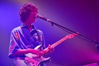 原田茂幸（G, Cho）（撮影：田中聖太郎写真事務所）