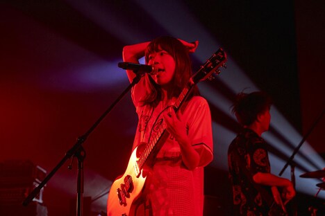 池田智子(Vo)(撮影:田中聖太郎写真事務所)