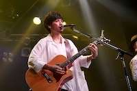 吉田結威（G, Vo）（写真提供：ポニーキャニオン）