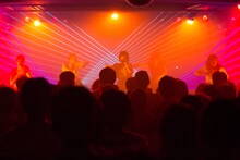 吉田凜音「it's rinne time～vol.01～」東京・TSUTAYA O-nest公演の様子。（写真提供：ビクターエンタテインメント）