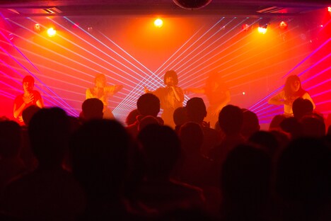 吉田凜音「it's rinne time～vol.01～」東京・TSUTAYA O-nest公演の様子。（写真提供：ビクターエンタテインメント）