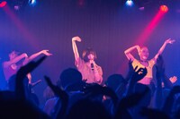 吉田凜音「it's rinne time～vol.01～」東京・TSUTAYA O-nest公演の様子。（写真提供：ビクターエンタテインメント）