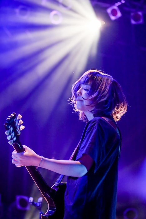 牛丸ありさ（Vo, G）（Photo by Viola Kam [V'z Twinkle]）