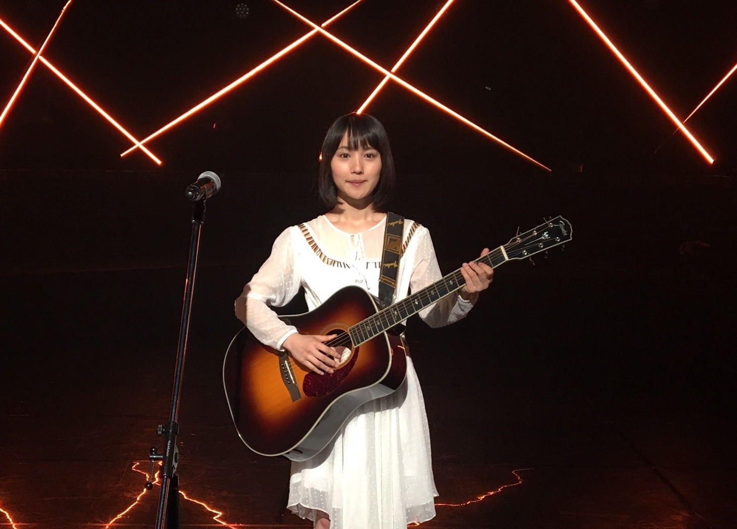新山詩織