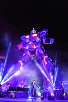 「実物大ユニコーンガンダム立像」オープニングセレモニーの様子。