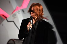 ガンダムについて熱弁するSUGIZO（LUNA SEA、X JAPAN）。