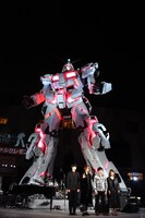 「実物大ユニコーンガンダム立像」オープニングセレモニーの様子。