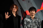 左からSUGIZO、澤野弘之。