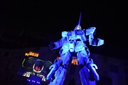 「実物大ユニコーンガンダム立像」オープニングセレモニーの様子。