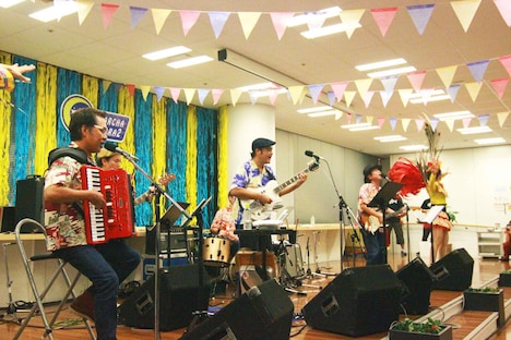 BEGIN（写真提供：アミューズ）