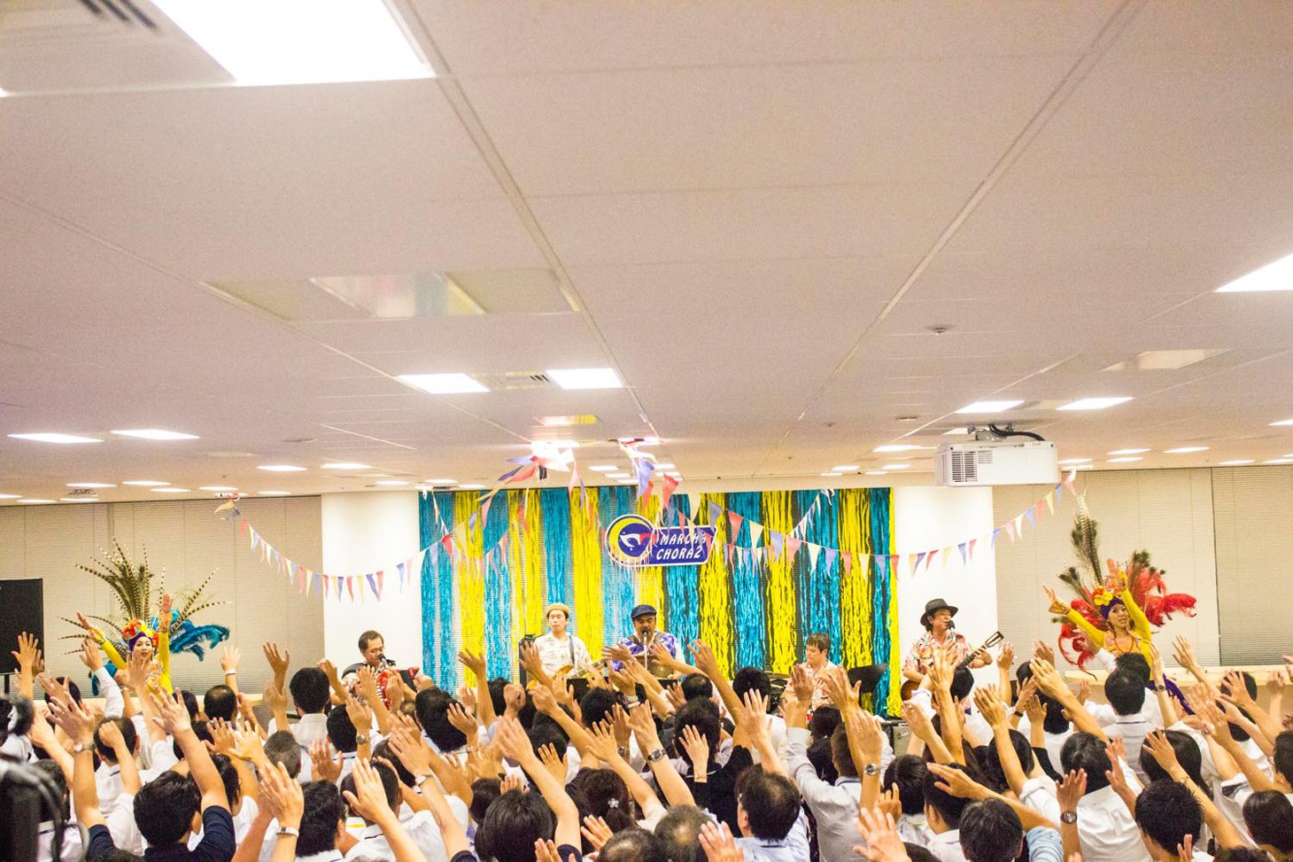 BEGINのシークレットライブの様子。（写真提供：アミューズ）