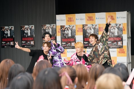 EBiSSH「恋はタイミング」リリースイベントの様子。