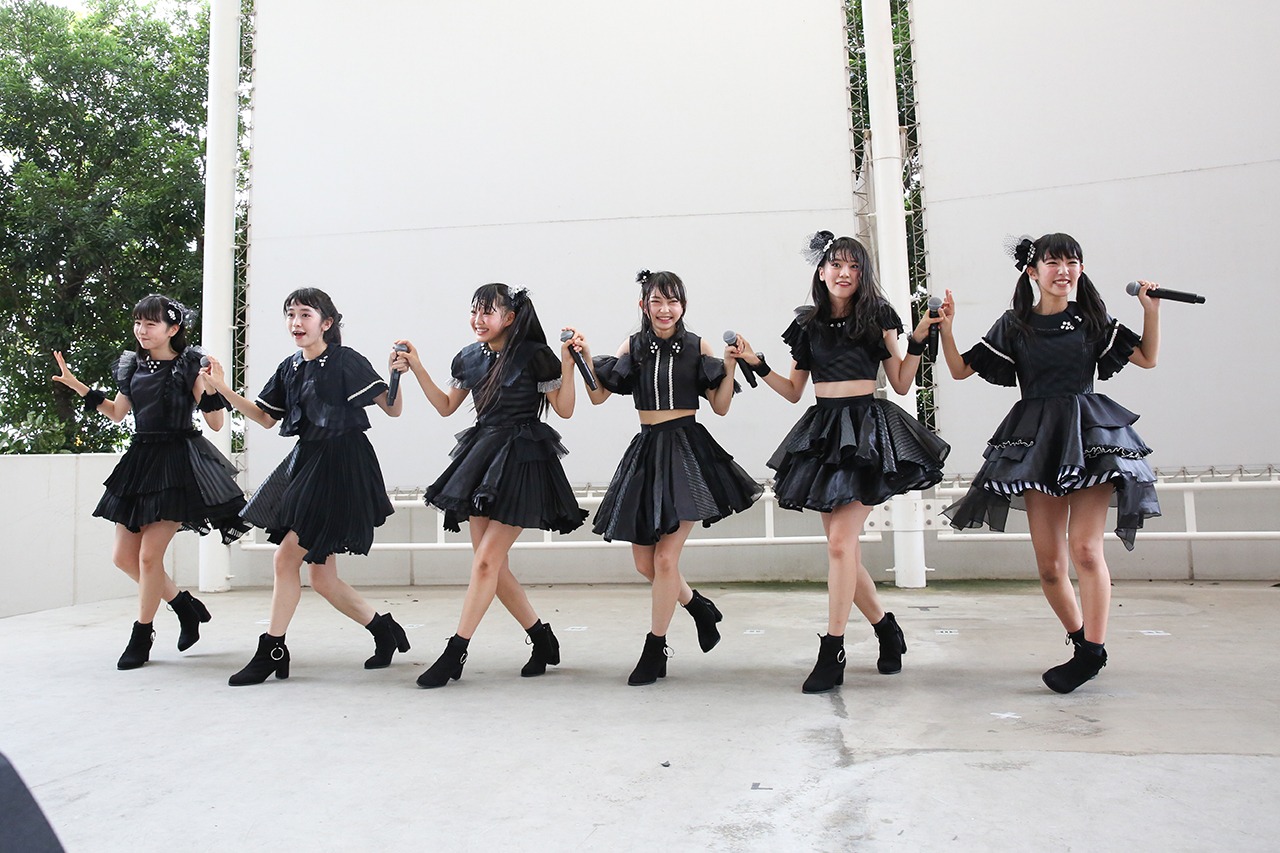 ときめき▽宣伝部「ときめき▽宣伝部～6th SEASON～DEADHEATでぶっちぎりぎりパラダイス!!ツアー」千葉・イオンモール幕張新都心公演の様子。（提供：スターダストプロモーション）