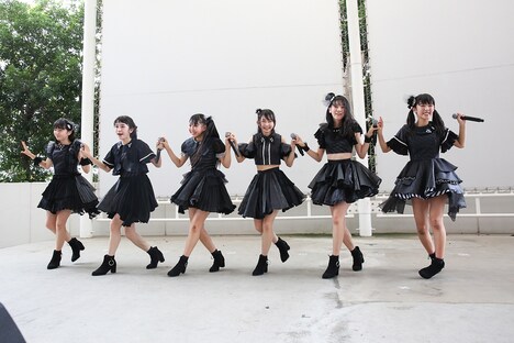 ときめき▽宣伝部「ときめき▽宣伝部～6th SEASON～DEADHEATでぶっちぎりぎりパラダイス!!ツアー」千葉・イオンモール幕張新都心公演の様子。（提供：スターダストプロモーション）