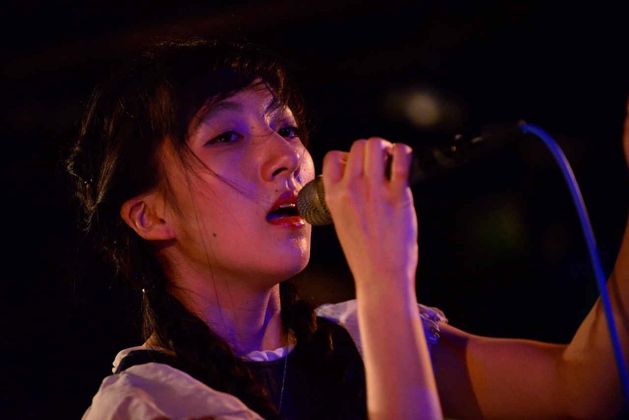 春ねむりが涙流しながら熱唱「私は魔法が使えない側の人間だから」