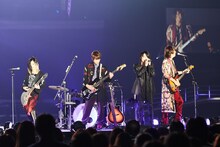GLAY「GLAY ARENA TOUR 2017 "SUMMERDELICS"」新潟・朱鷺メッセ・新潟コンベンションセンター公演の様子。