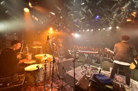 LOST IN TIME「おとどけものとおどけもの」東京・渋谷CLUB QUATTRO公演の様子。（撮影：高田真希子）