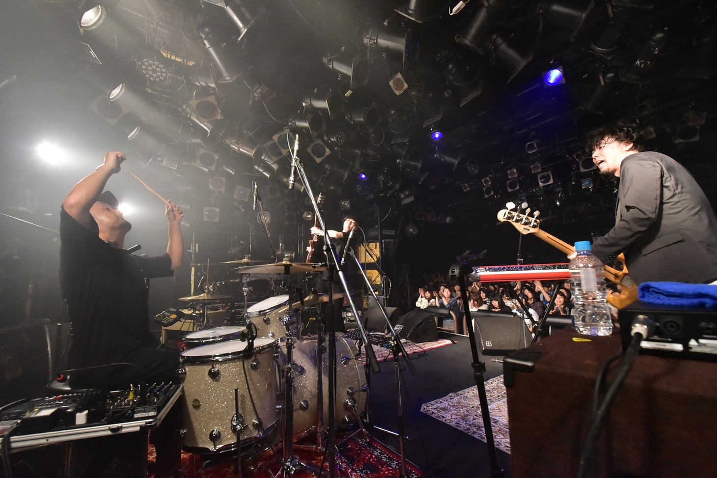 LOST IN TIME「おとどけものとおどけもの」東京・渋谷CLUB QUATTRO公演の様子。（撮影：高田真希子）
