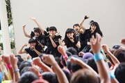 ときめき▽宣伝部「ときめき▽宣伝部～6th SEASON～DEADHEATでぶっちぎりぎりパラダイス!!ツアー」千葉・イオンモール幕張新都心公演の様子。（提供：スターダストプロモーション）