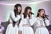 左から廣田あいか、星名美怜、柏木ひなた。