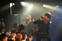 「DEATHRO / GIG THE SLEEPLESS」の様子。