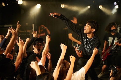 「DEATHRO / GIG THE SLEEPLESS」の様子。