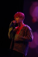 MADKIDのライブの様子。