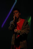 MADKIDのライブの様子。