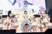 SKE48「SKE48大矢真那卒業コンサート in 日本ガイシホール ～みんなみんなありがとう！～」の様子。（写真提供：エイベックス）