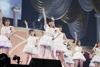 SKE48「SKE48大矢真那卒業コンサート in 日本ガイシホール ～みんなみんなありがとう！～」の様子。（写真提供：エイベックス）