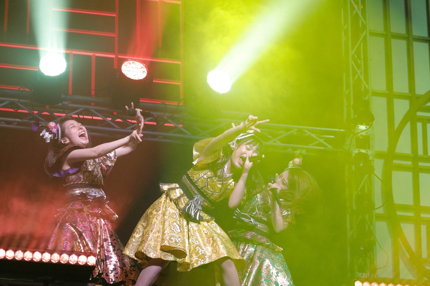 チームしゃちほこ「しゃちサマ2017～どどん～」愛知・愛知芸術劇場 大ホール公演の様子。（Photo by HIROKAZU）
