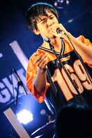 四方颯人（Vo / YAJICO GIRL）（撮影：渡邉一生）