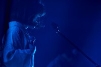 内田万里（Vo, Key）（撮影：中島未来）