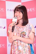照れ笑いする伊藤万理華（乃木坂46）。
