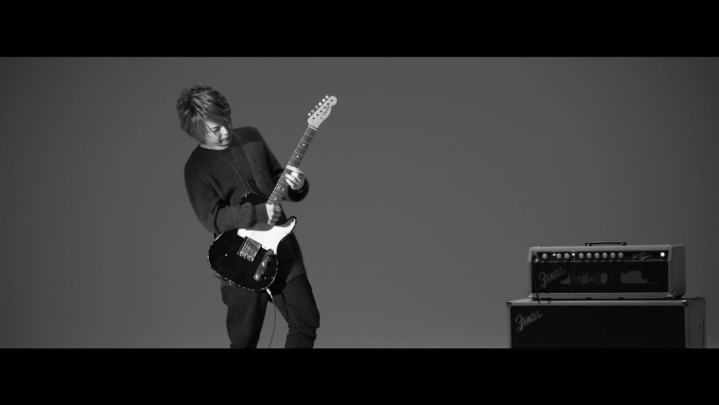 アカシック「マイラグジュアリーナイト」ミュージックビデオより。
