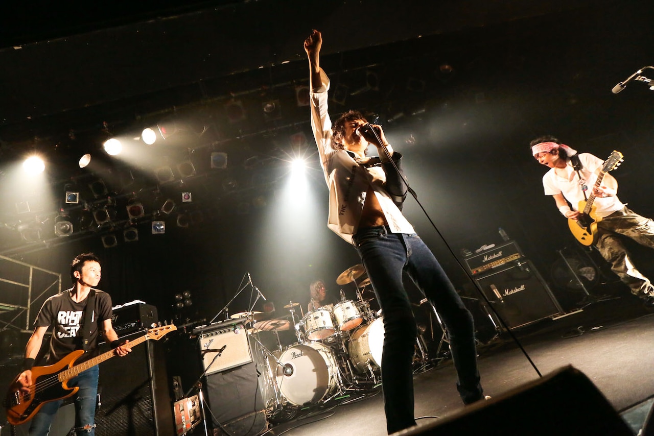 クロマニヨンズ　ニートビーツ　サイズ150 THE NEATBEATS結成20周年を“後輩”ザ・クロマニヨンズが熱演で