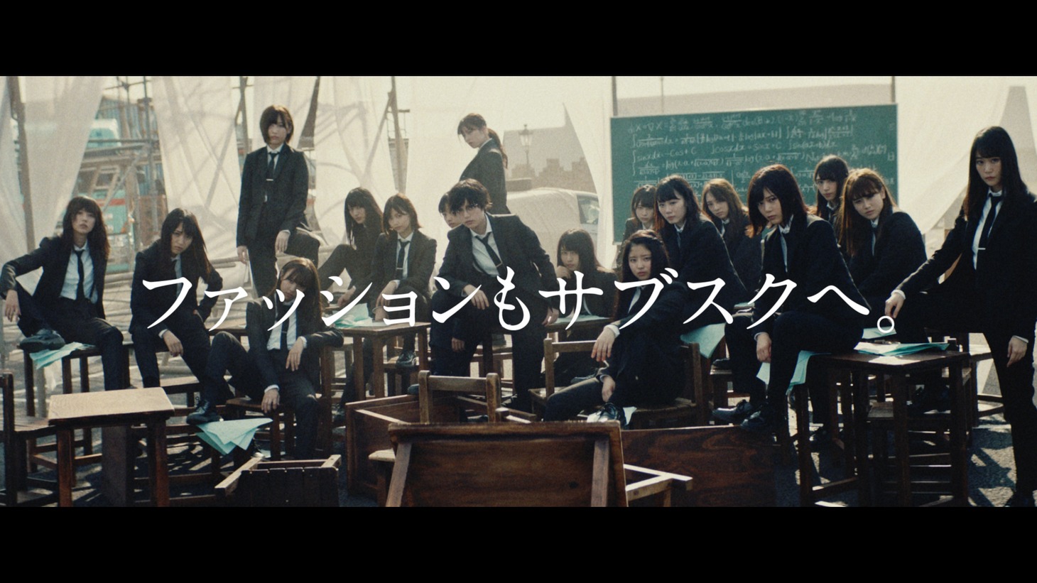 「メチャカリ」新CM「風に吹かれても篇」より。