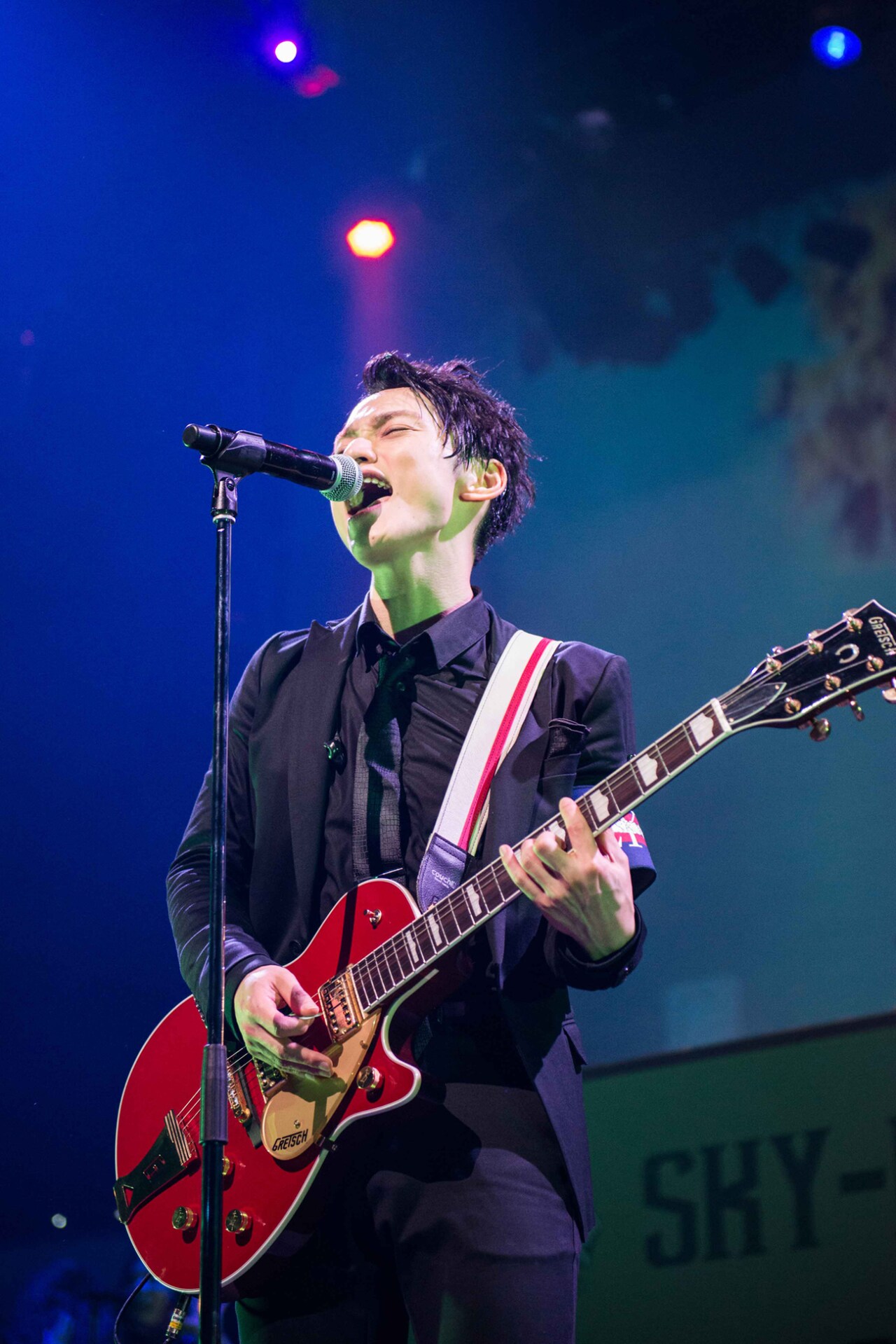 SKY-HI、武道館公演よりFLYERSに熱く語りかける「Walking on Water」映像